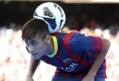 世界杯2026-喀麦隆雄狮怒吼，吉鲁闪耀全场—2026世界杯D组首战完胜越南