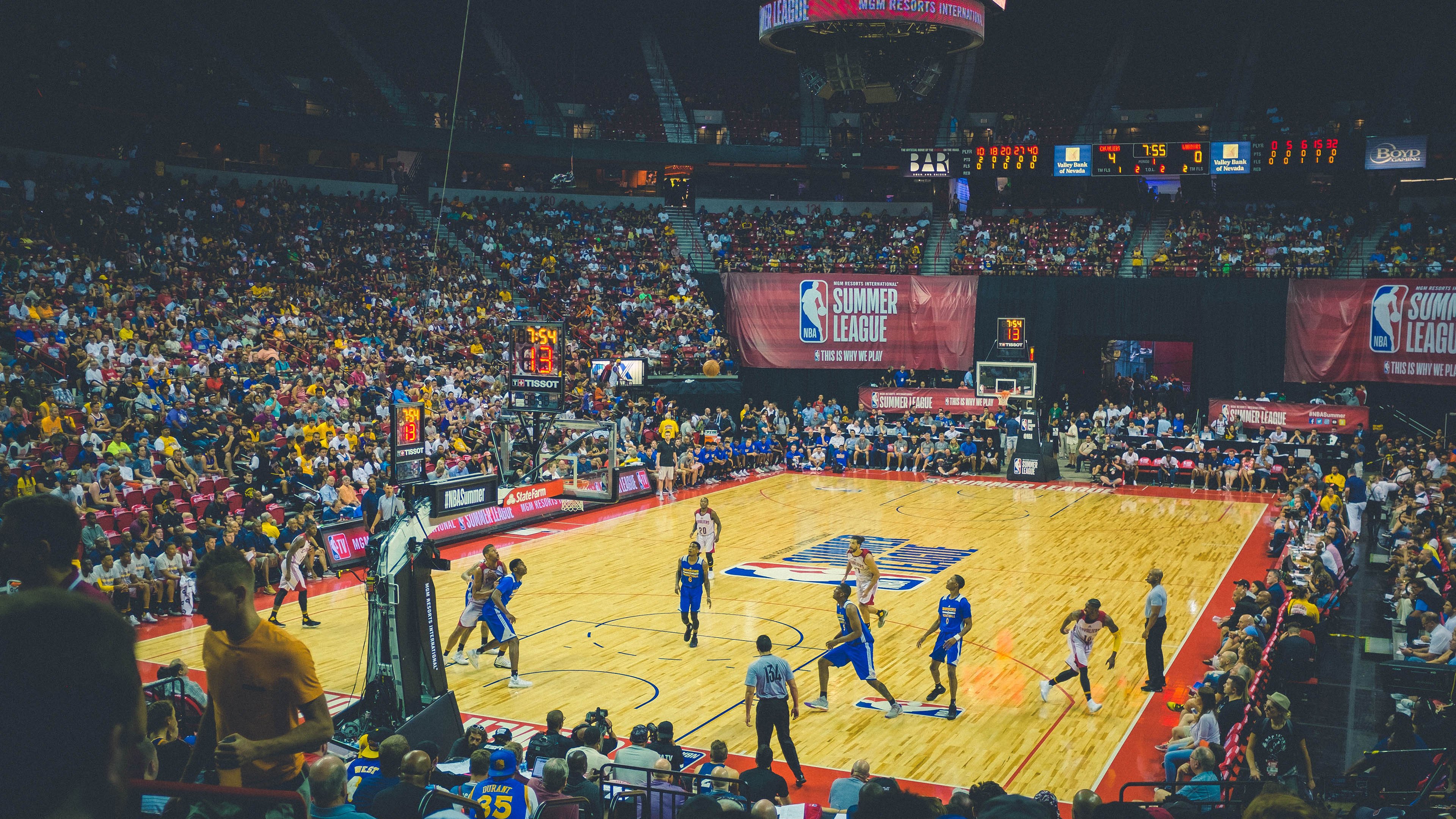 基米希锁死对手,洪都拉斯压哨绝杀,足球场上的降维打击与升维破局